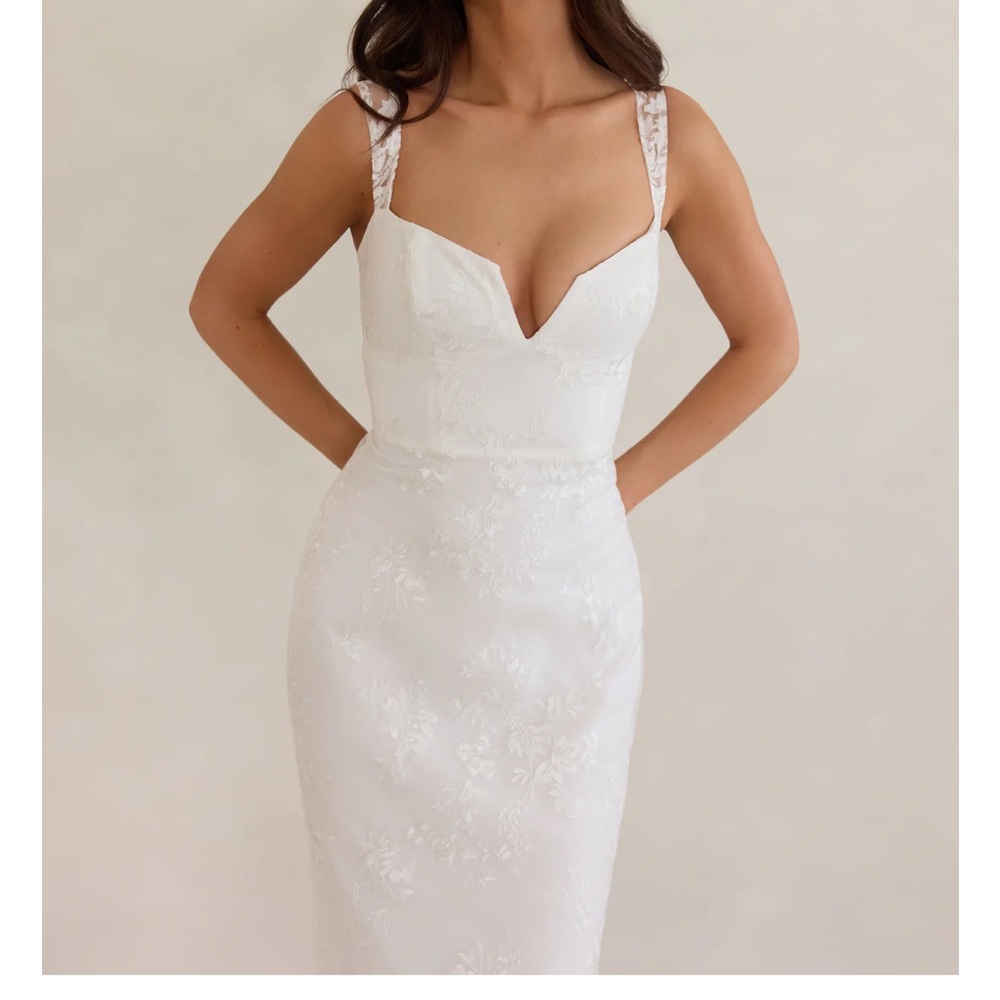 White Sheath Wedding Dress Sweetheart Neckline